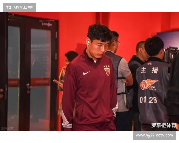 武磊随海港出征大连,赛季报销但仍发挥更衣室作用 武磊随海港出征大连,赛季报销但仍发挥更衣室作用